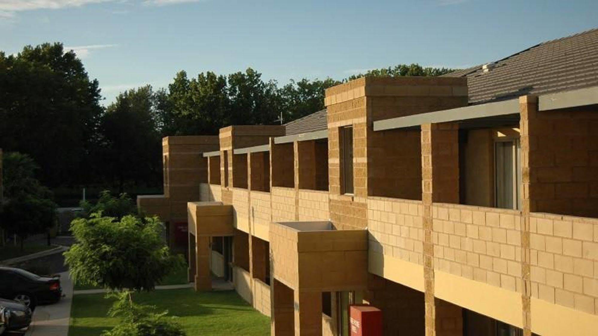 Quest Wagga Wagga Aparthotel Exterior photo